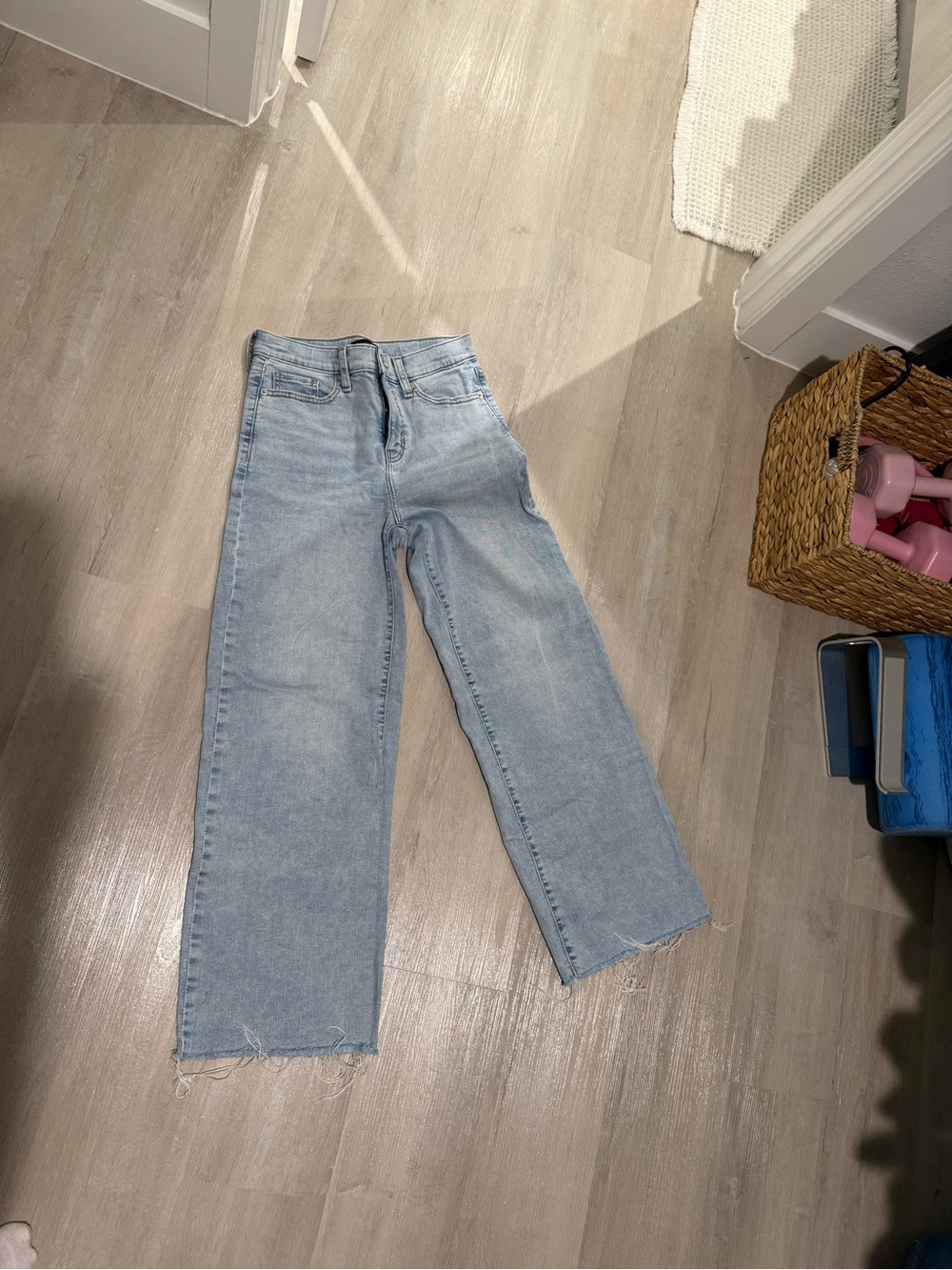 Light Wash Wide-Leg Women’s Jeans Banana Republic